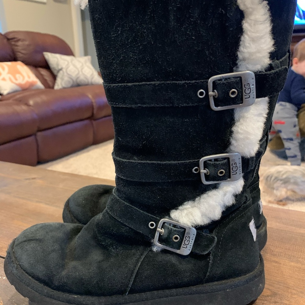 Girls Ugg Maddi Boot Size 4